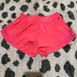 LULULEMON HOTTY HOT 2.5” SHORTS - SIZE 4